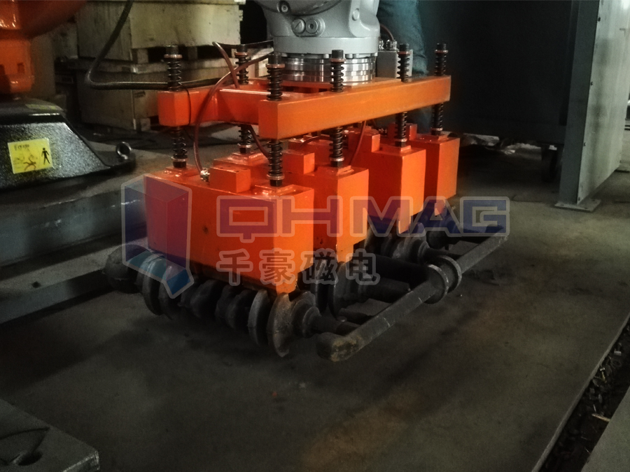 沖壓線機(jī)器人電永磁自動化機(jī)械手