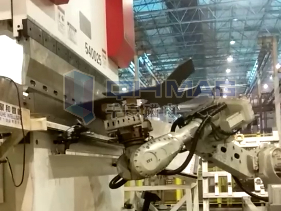  突破！電永磁在機(jī)器人折彎自動(dòng)化的應(yīng)用（千豪案例）