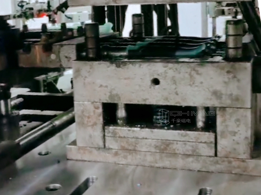 磁力模板案例—160T立式注塑機(jī)快速換模