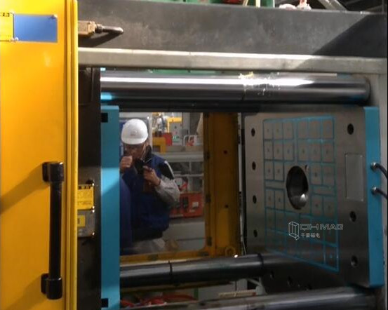 （視頻）注塑機(jī)快速換?！帕δ０骞ぷ鳜F(xiàn)場